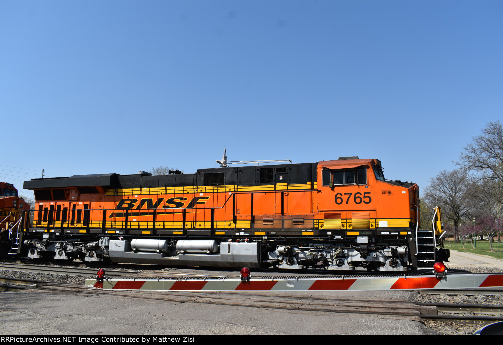 BNSF 6765